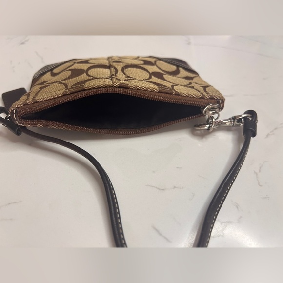 Coach Vintage Wristlet- EUC - Picture 2 of 13
